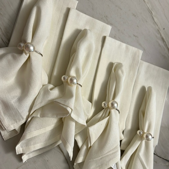 Set of 8 Cloth Napkins, Creamy Off-White. NWT - Picture 2 of 11